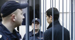 Москва полицияси питер терактини уюштирган ака-ука азимовларнинг отасини ҳибсга олди