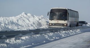 Учинчи марта: қозоғистонда бузилиб қолган автобусдаги 55 ўзбекистонликка ёрдам кўрсатилди