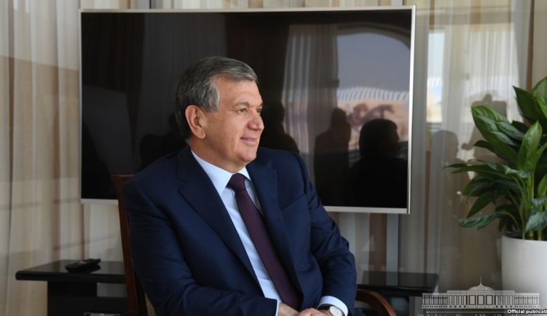 Президент Мирзиёев фан сўнгги 25 йилда эътиборсиз қолганини тан олди