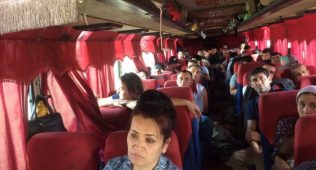 Ўзбекистонлик мигрантлар бўлган 10та автобус омск областидаги чегарада бир неча кун ушлаб турилди
