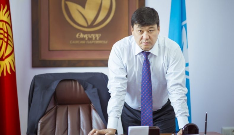 Қирғизистон парламенти депутати экс-президент Атамбаевни назорат қилишни кучайтиришни таклиф қилди