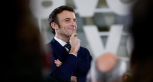 Франция президенти эммануель макрон россияни ҳурмат қилишга чақирди