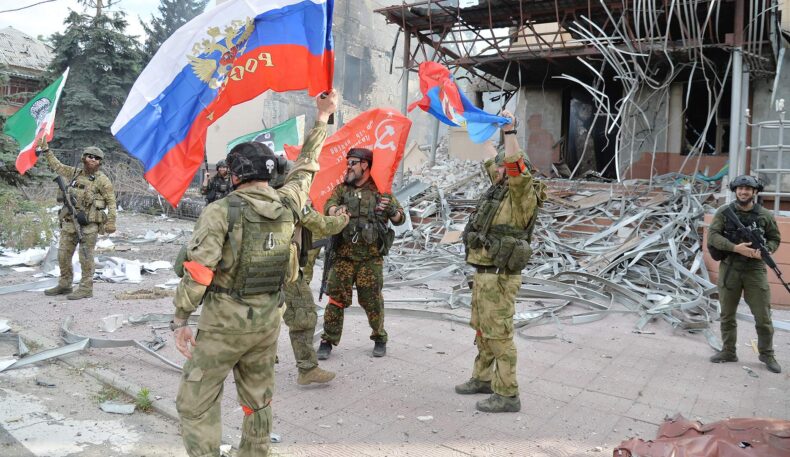 Путин Украина шарқидаги ҳужумларни давом эттиришни буюрди