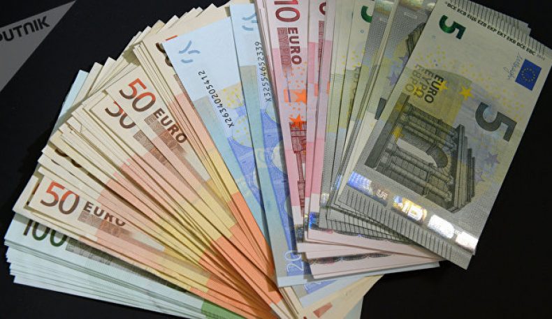 Евро арзонлашди, доллар эса барқарорлашди: Ўзбекистон валюта курслари