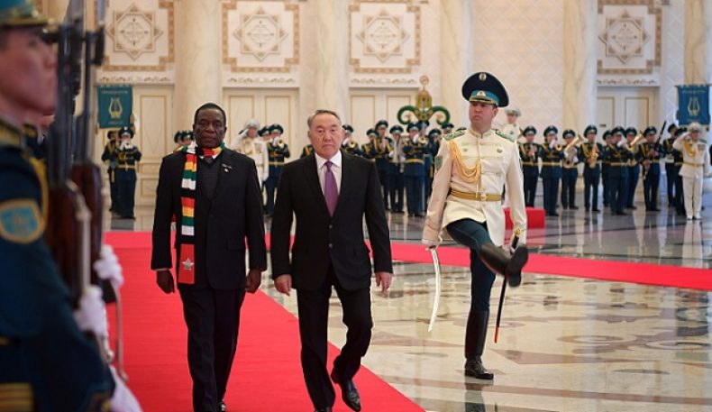 Зимбабве президенти Эммерсон Мнангагва Қозоғистонга расмий ташриф билан келди