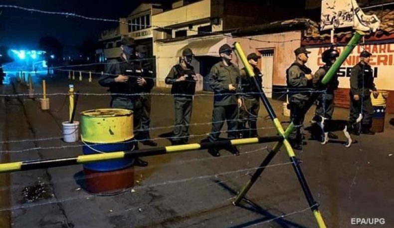 Колумбия дипломатлари Венесуэлани пиёда тарк этди