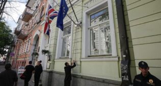 Британия украинадан айрим дипломатларини чиқариб олади