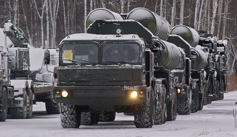 Россия қўшма машғулотлар учун Беларусга С-400 ракеталарини олиб келди
