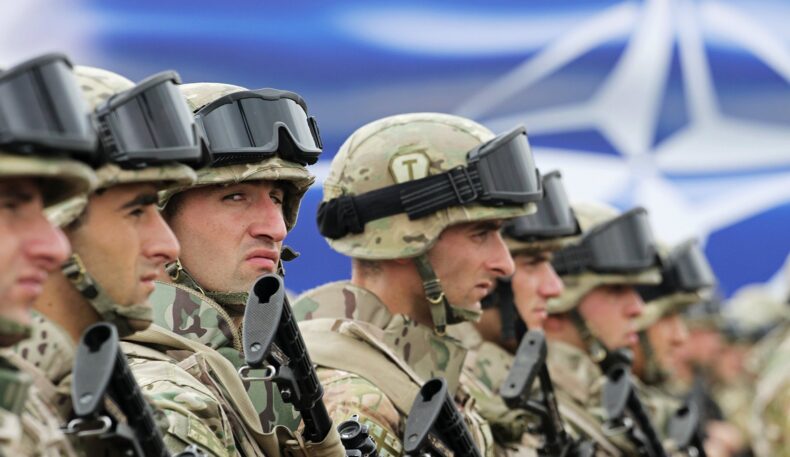 НАТО тезкор кучларини 300 минг аскарга оширади